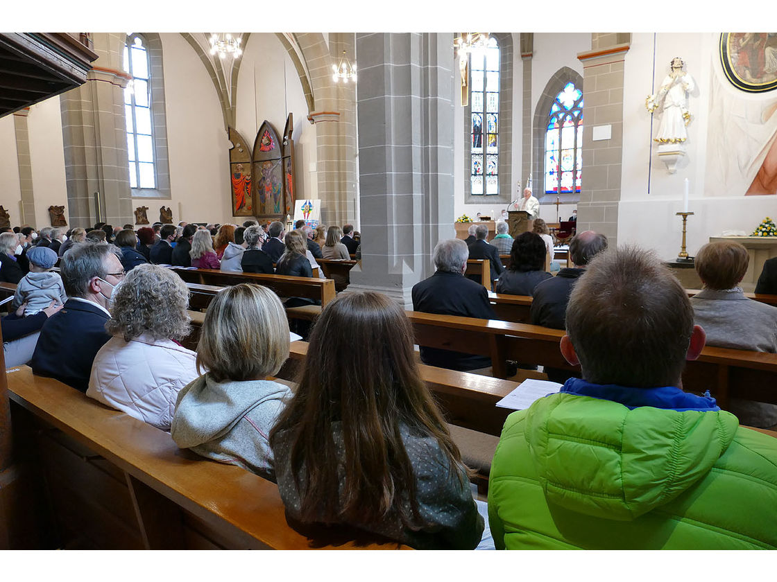 Feier der 1. Heiligen Kommunion in Sankt Crescentius (Foto: Karl-Franz Thiede)